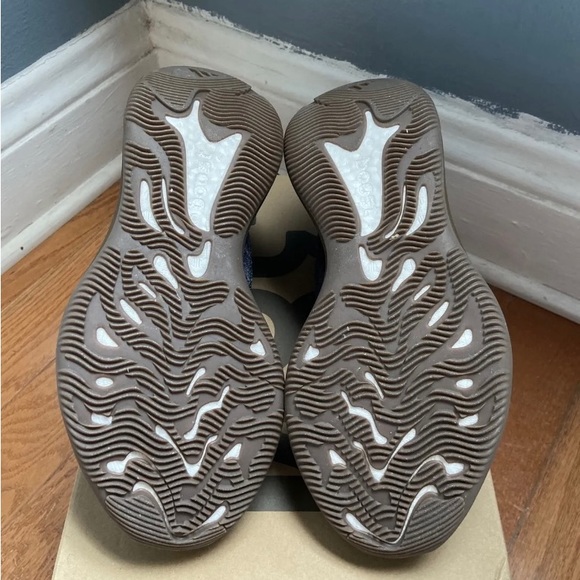 Used Yeezy Boost 380 Size 9 - Picture 5 of 5
